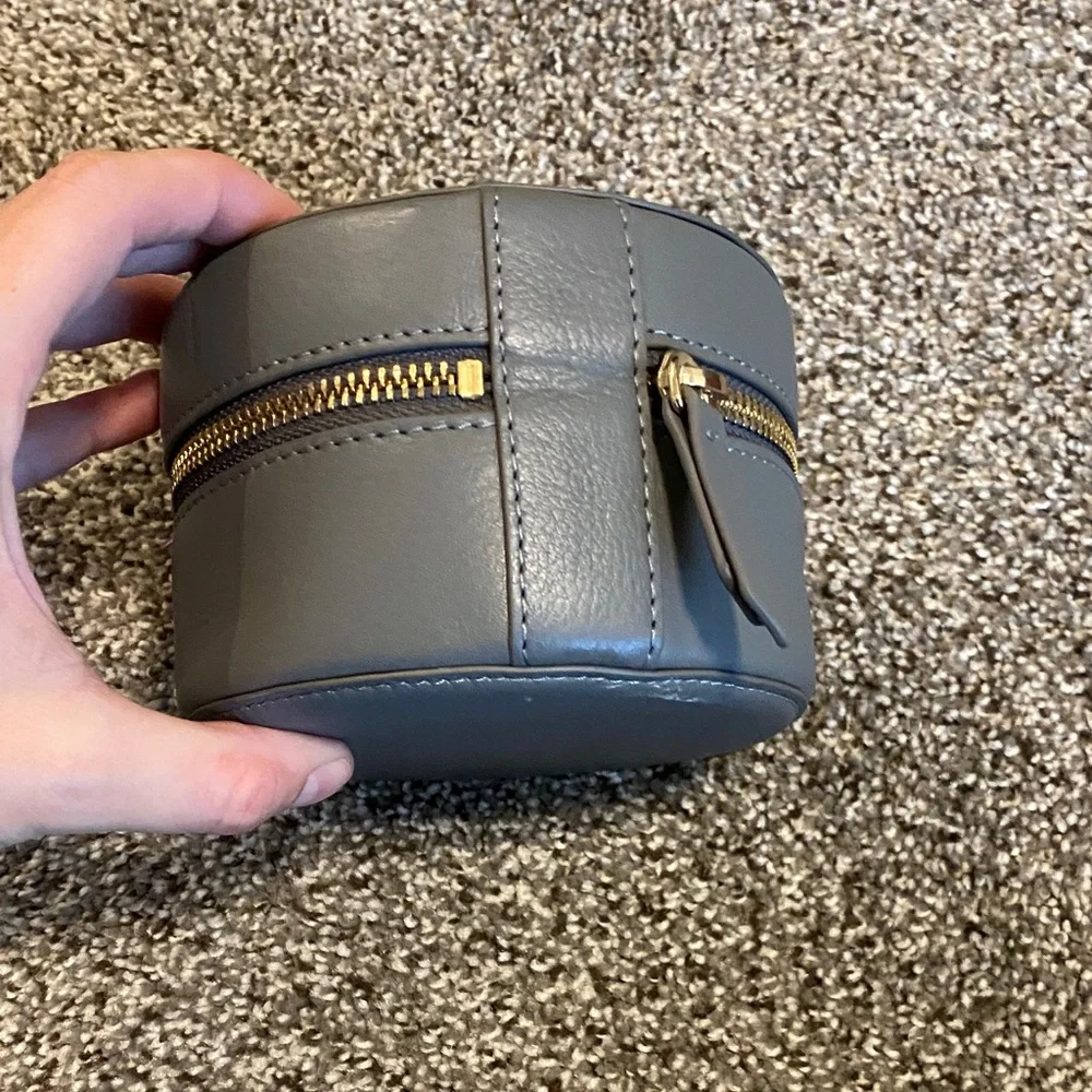 Mark & Graham Gray Leather Jewelry Case
